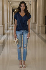 Valeria - Camisa decote em V com detalhes em renda